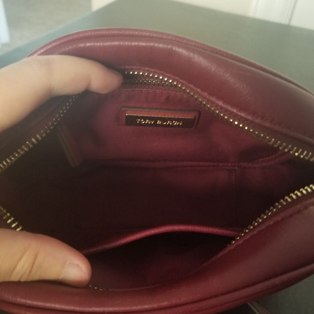 Tory Burch Quilt Crossbody - Picture 5 of 8